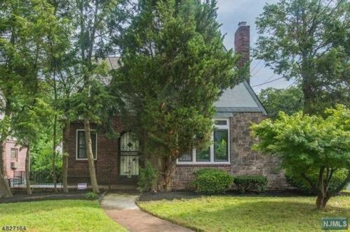 585 Ramapo Rd, Teaneck NJ  07666-1806 exterior