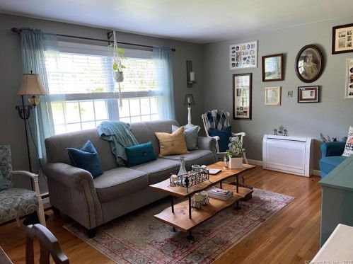 31 Navadon Pkwy, Middletown, CT 06457-2412