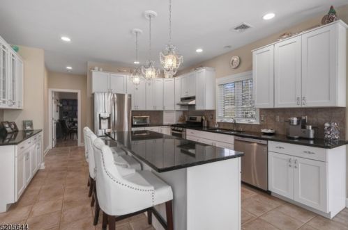 409 Beverwyck Rd, Parsippany NJ  07054-1537 exterior
