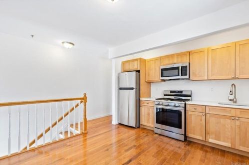 557 Logan Ave, Bronx NY  10465-2509 exterior