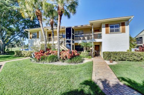 51 Eastgate Dr, Boynton Beach, FL 33436-6802