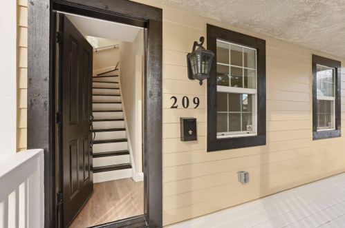 209 Forrest Ave, Lodi CA 95240-1019 exterior