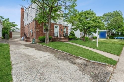 1727 Belmont Ave, New Hyde Park, NY 11040-4053