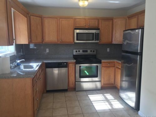 240 Wesley St, Waterbury, CT 06708-3636