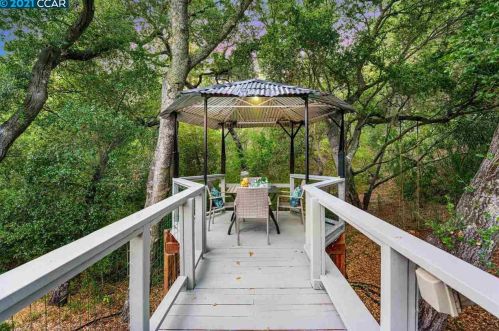 24 Tarabrook Dr, Orinda CA  94563-3121 exterior