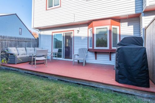 256 Stonebridge Dr, Nashua NH  03063-5097 exterior
