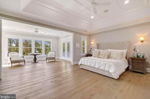 1044 Manning St, Great Falls VA  22066-1922 exterior