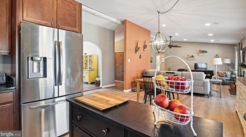 1512 Sadlers Wells Dr, Herndon VA  20170-2838 exterior