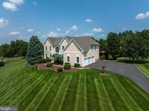 8 Stark Ct, East Amwell Township, NJ 08551-1800