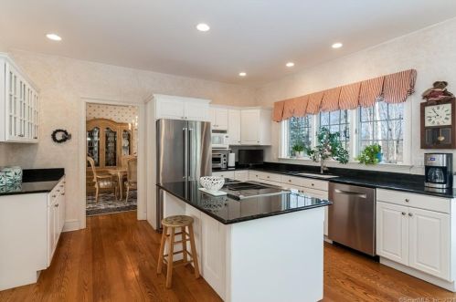 11 Blueberry Hill Reserve, Deep River CT  06419-2330 exterior