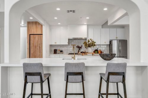 7627 22nd St, Phoenix AZ  85020-4706 exterior