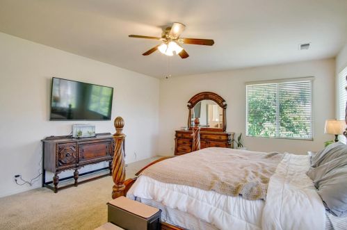 361 Majestic Dr, Hollister CA  95023-7032 exterior