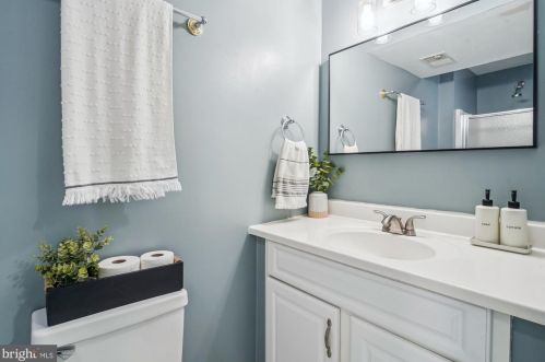8518 Blue Rock Ln, Lorton VA  22079-3062 exterior
