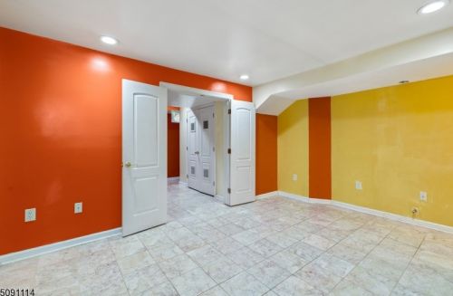 22 Autumn Ridge Rd, Greystone Park NJ  07950-1194 exterior