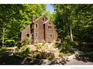 101 Den Hollow Rd, Guilford, CT 06437-2215