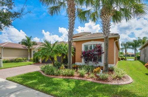 16124 Cape Coral Dr, Wimauma, FL 33598-4049