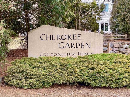 57 Cherokee Cir, Madison WI  53704-1056 exterior