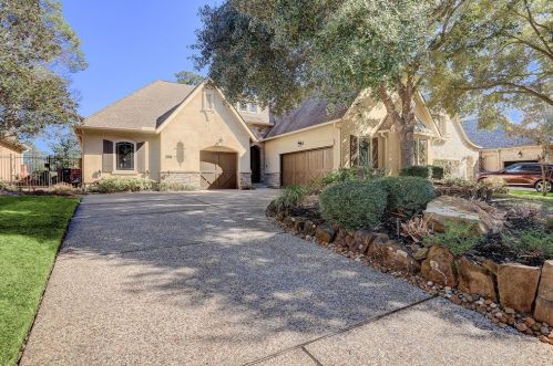 28 Greens Edge Dr, Humble, TX 77339-5334
