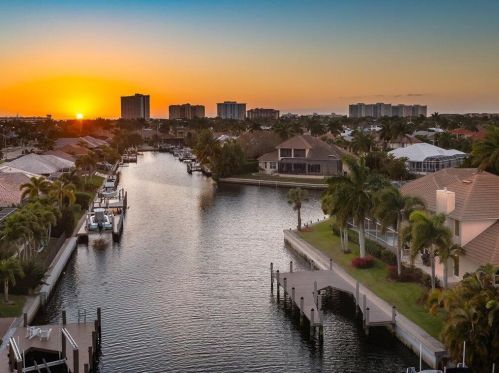 1045 Cottonwood Ct, Marco Island, FL 34145-3523