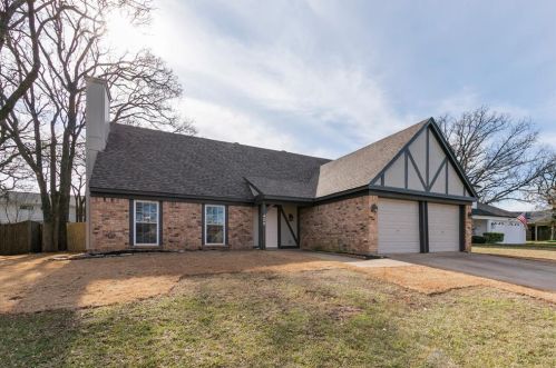 408 Knoll Wood Ct, Euless, TX 76039-2468