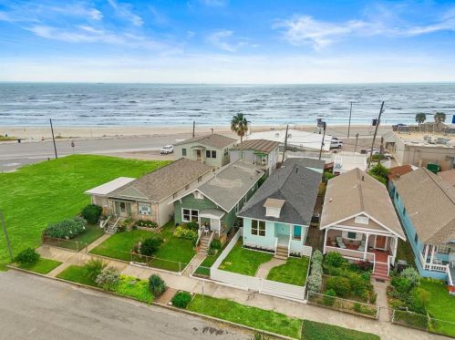 1215 Avenue, Galveston, TX 77550-8227