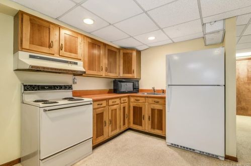 69 Bagburn Rd, Upper Stepney CT 06468-1407 exterior