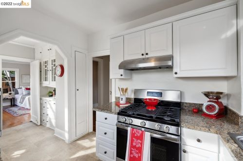 668 Jean St, Oakland CA  94610-1410 exterior