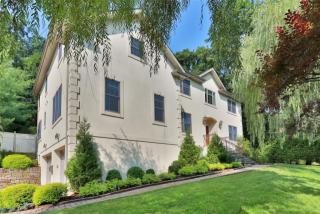 50 Rockledge Rd, Yonkers, NY 10708-5316
