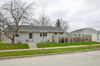 9628 Nash St, Milwaukee, WI 53222-2654