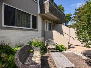 1009 105th St, Minneapolis, MN 55431-3103