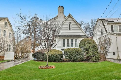 75 Smith Ave, White Plains, NY 10605-2321