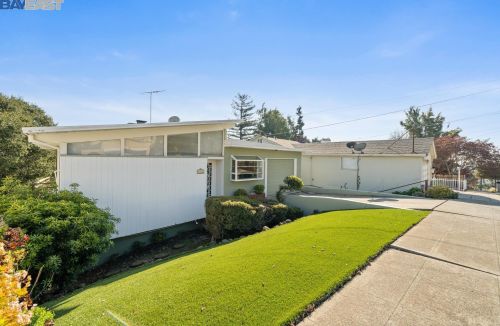 9316 Granada Ave, Oakland, CA 94605-4444