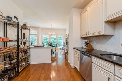 5 Julia Pl, Mount Olive NJ  07828-2461 exterior