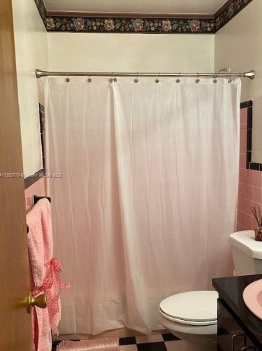 874 70th Pl, Hialeah FL  33014-5220 exterior