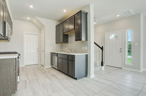 528 6th St, Morgans Point, TX 77571-4910