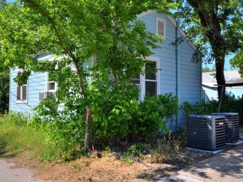 609 35th St, Austin TX  78705-1206 exterior