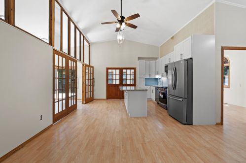 333 110th St, Kenosha, WI 53158-5212