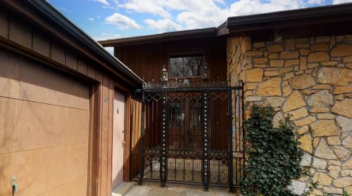 8296 Bridle Rd, Cincinnati, OH 45244-2530