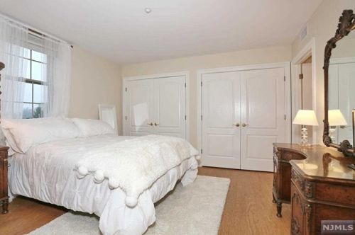 3402 Rio Vista Dr, Mahwah NJ  07430-4005 exterior