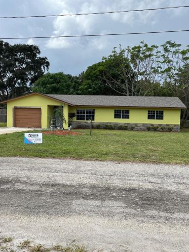 2709 Navajo Ave, Fort Pierce, FL 34946-1730
