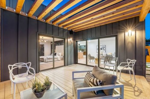 4709 Norwich Ave, Van Nuys CA  91403-2017 exterior