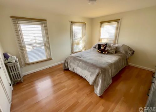 127 Fulton St, Woodbridge NJ  07095-2619 exterior