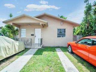 2653 30th Ct, Miami, FL 33133-2903