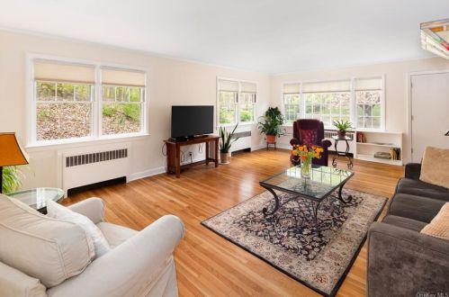 26 Pound Ridge Rd, Scotts Corners, NY 10576-1630