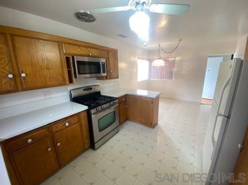 7608 El Paso St, La Mesa CA 91942-4304 exterior