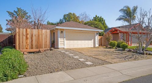 9317 Hoyleton Way, Elk Grove CA  95758-6522 exterior