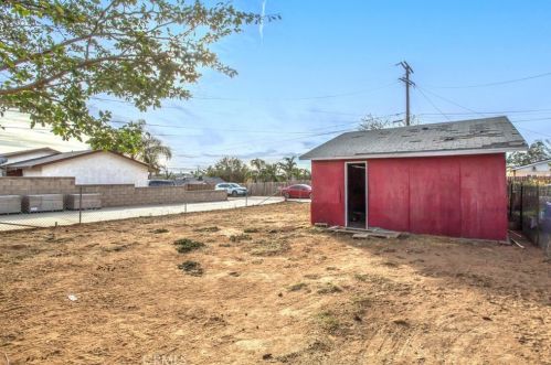 8435 Mission Blvd, Riverside CA  92509-2976 exterior