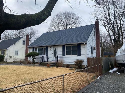 101 6th Ave, Huntington Station, NY 11746-2254
