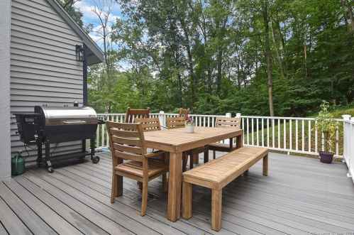 23 Woodruff Rd, Farmington CT  06032-2025 exterior