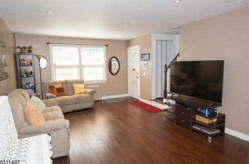 17 Elmwood Ter, Elmwood Park, NJ 07407-1728